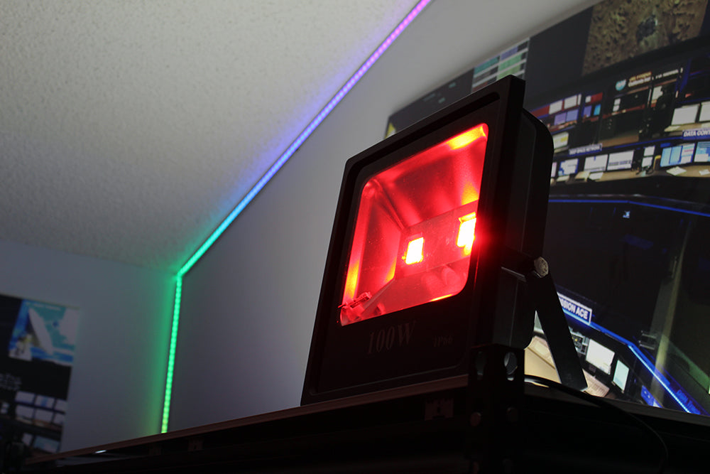NovaBright RGB-100W-FL Luz de inundación RGB que cambia de color 100W IP65 con control remoto IR de 44 teclas